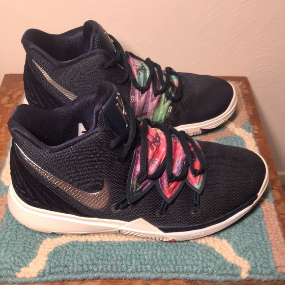 Nike Kyrie 5 Galaxy - Picture 2 of 12
